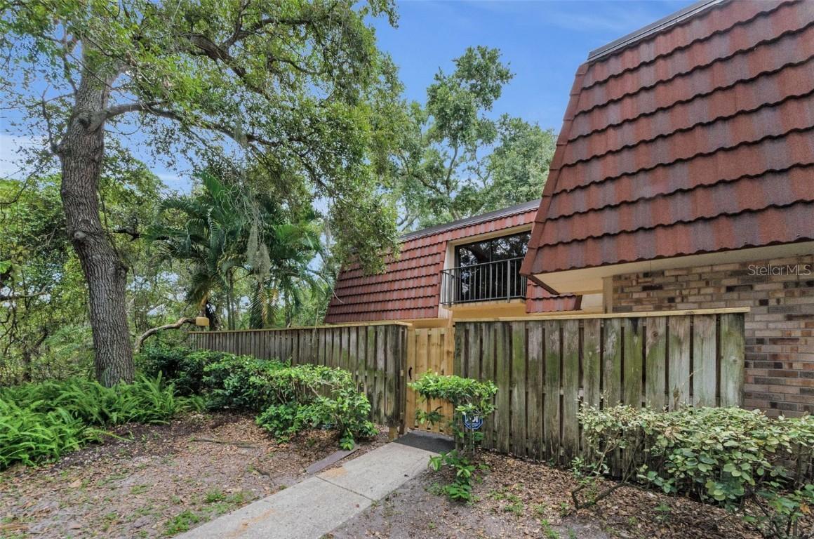 702 1st Ct., Palm Harbor, FL 34684