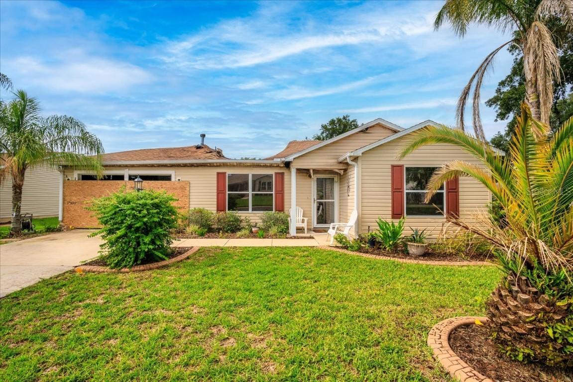 2328 Due West Dr., The Villages, FL 32162