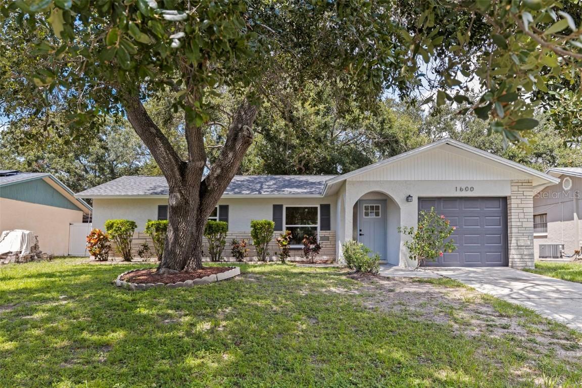 1600 Amberlea Dr., Dunedin, FL 34698