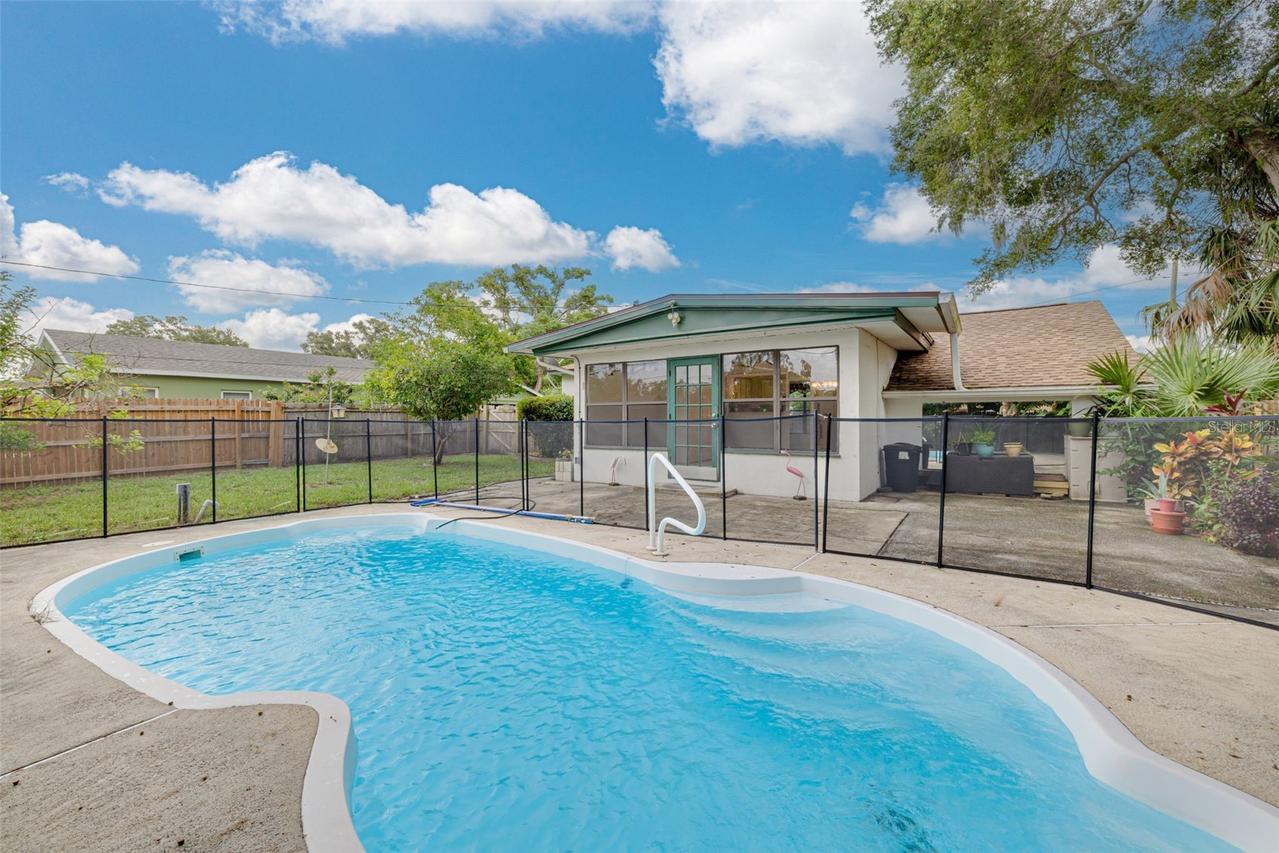 1358 Admiral Woodson Ln., Clearwater, FL 33755