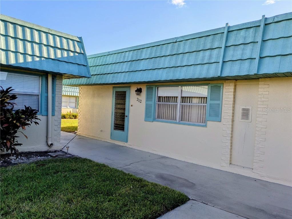 101 Cambridge Tr. #212, Sun City Center, FL 33573
