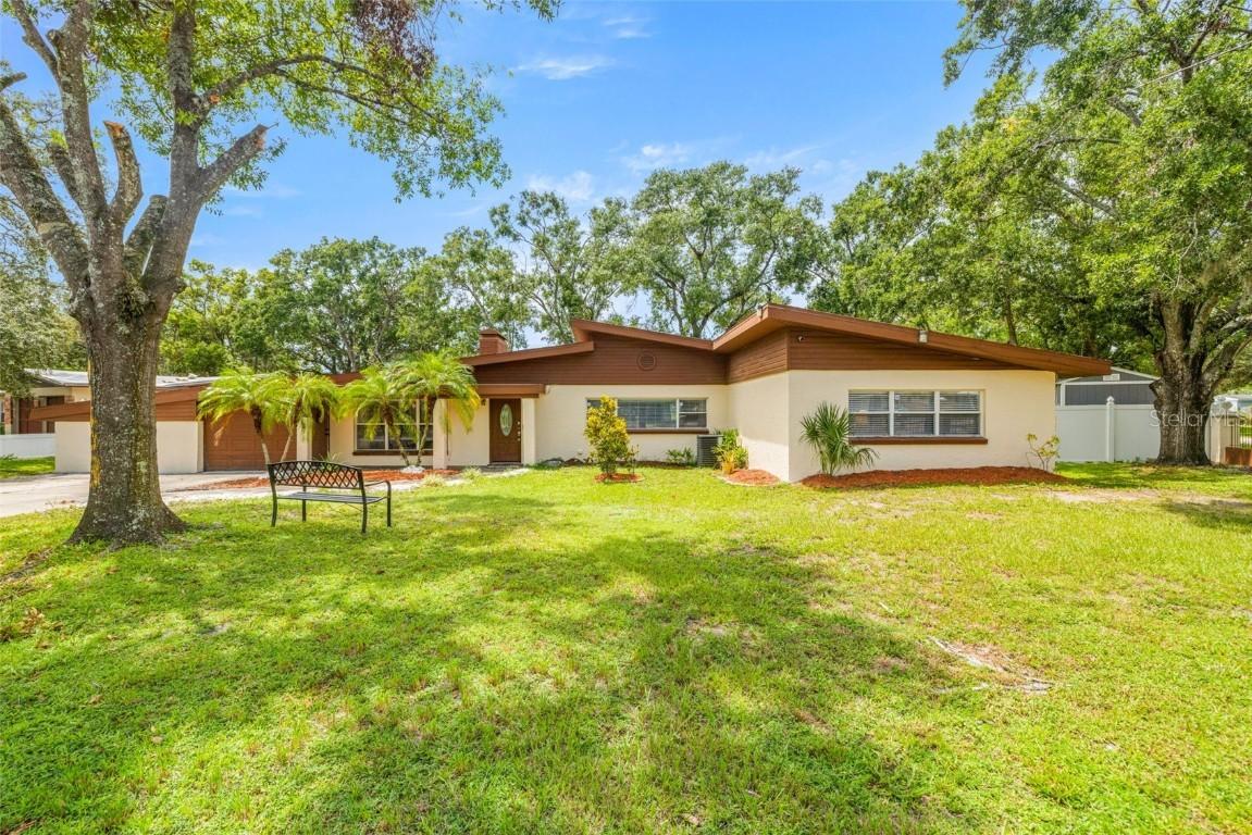 11608 N Boulevard St., Tampa, FL 33612
