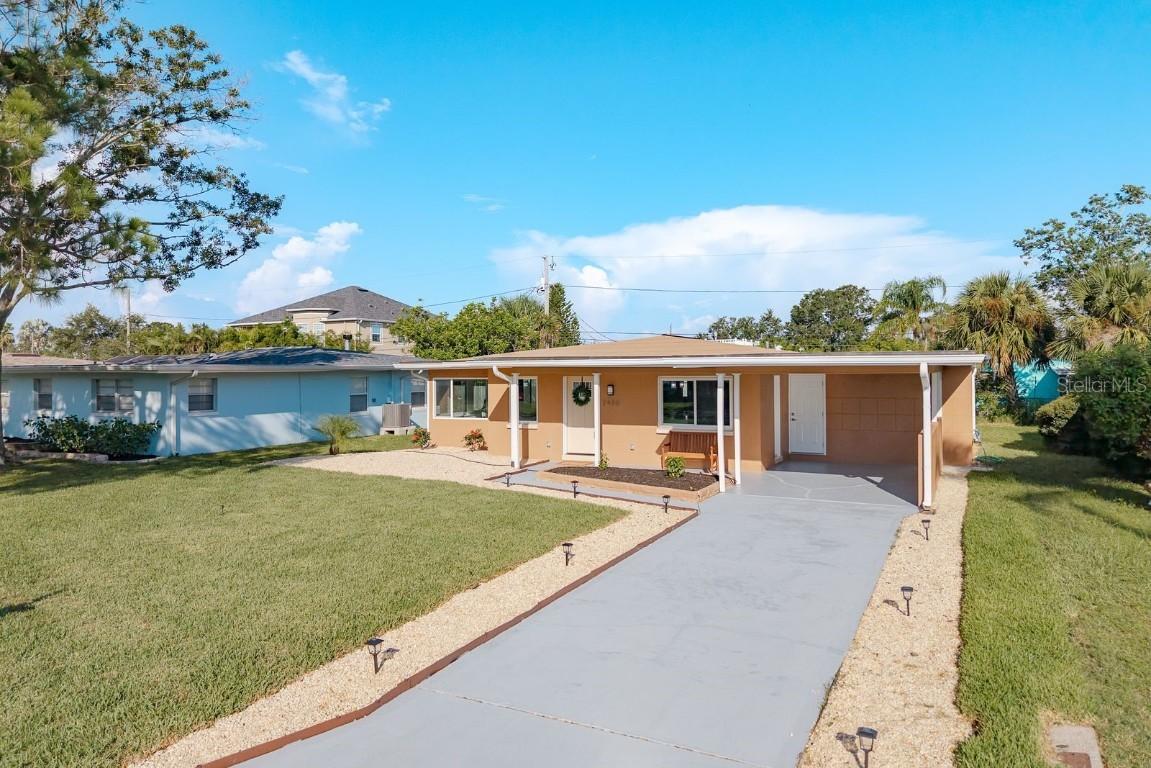 2480 Del Rio Way, Dunedin, FL 34698