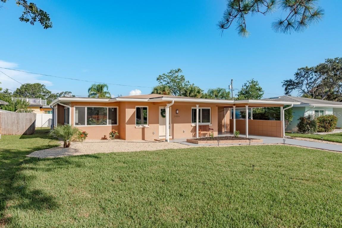 2480 Del Rio Way, Dunedin, FL 34698