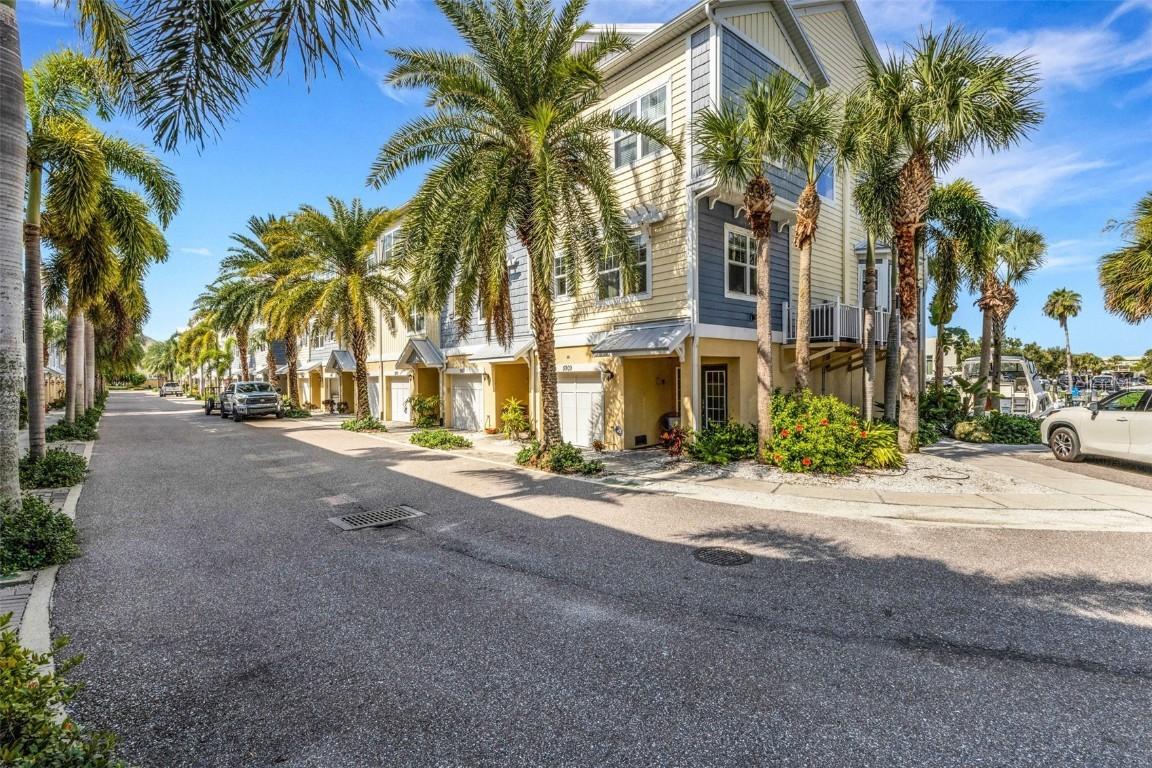 5909 Anchorage Way, St Petersburg, FL 33712
