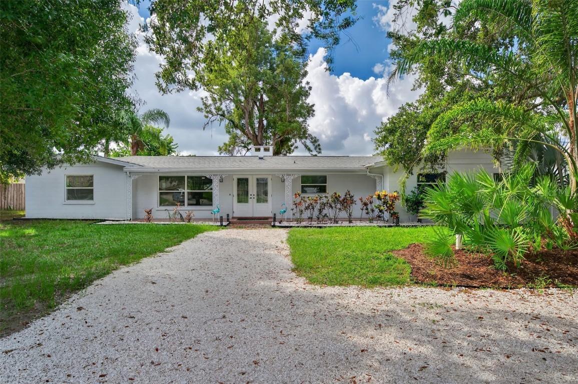 4422 N Lake Dr., Sarasota, FL 34232