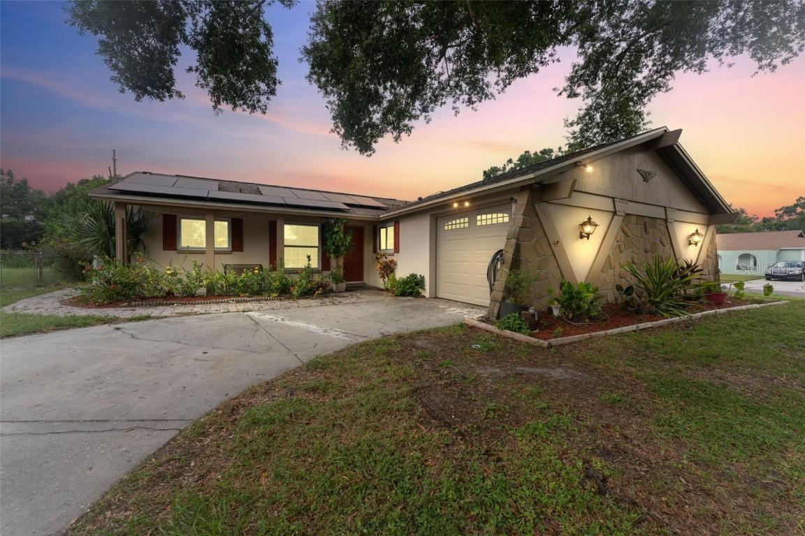 8841 Oak Cir., Tampa, FL 33615