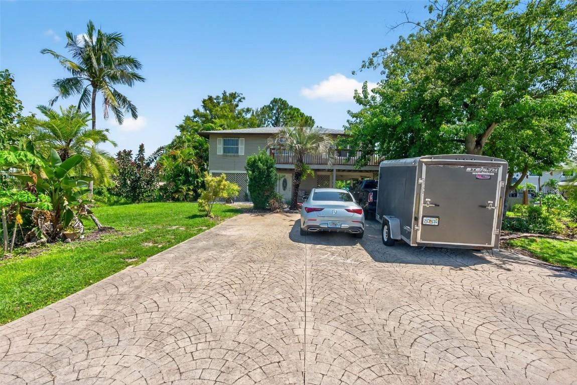 8521 Cypress Dr., Fort Myers, FL 33967