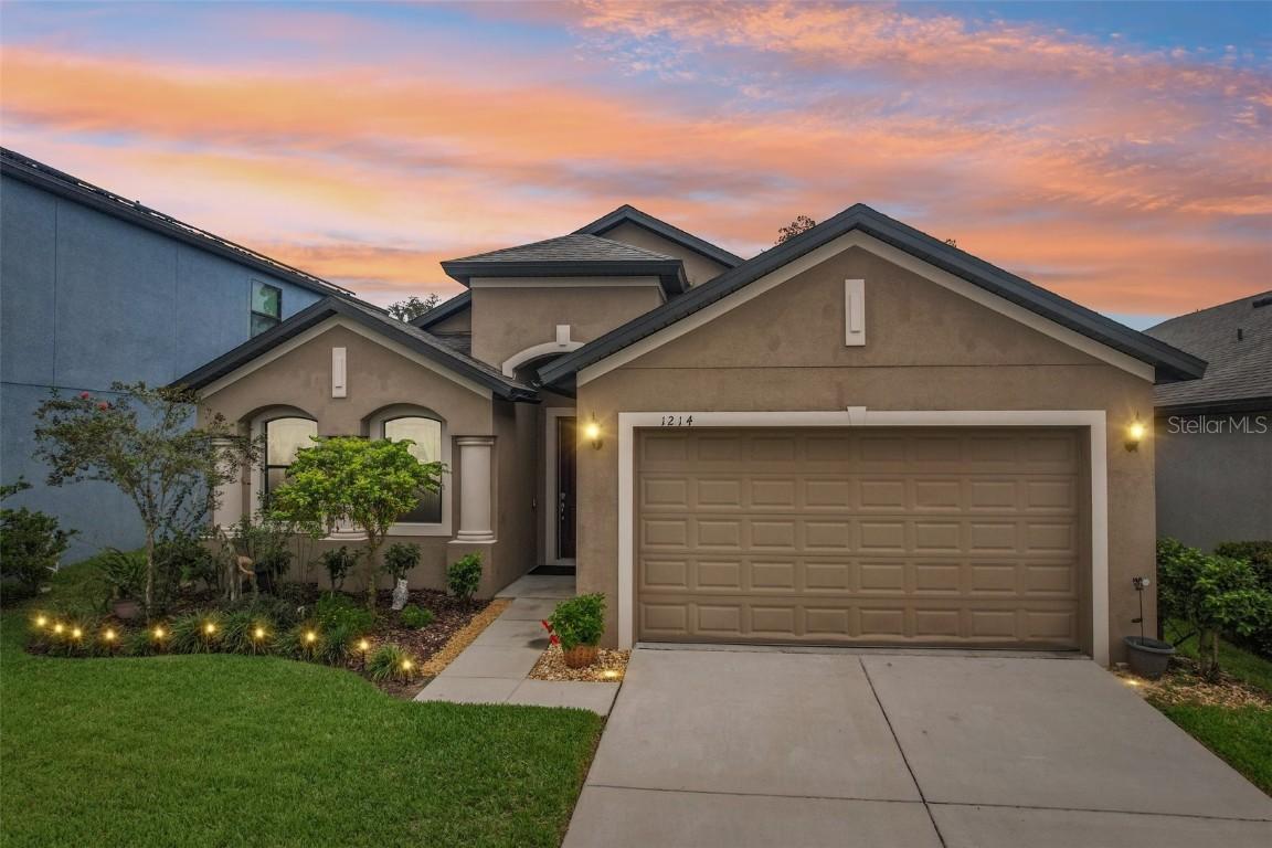 1214 Florablu Dr., Seffner, FL 33584