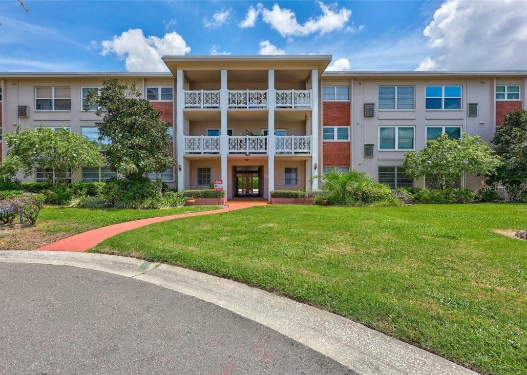 3125 36th St. #208, St Petersburg, FL 33713