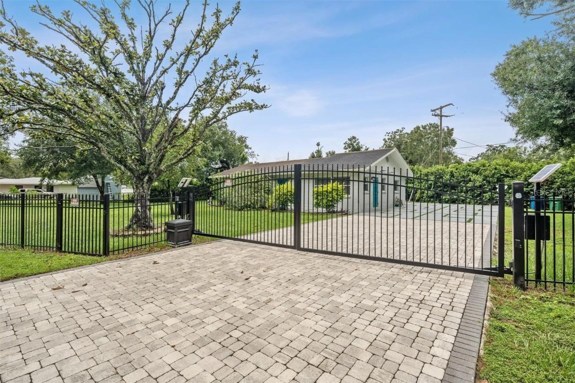 1301 Alicia Ave., Tampa, FL 33604