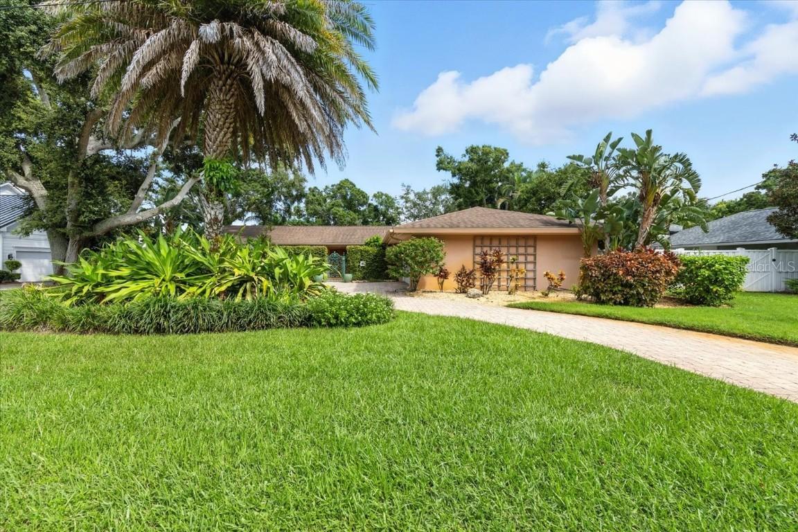 425 Ponce De Leon Blvd., Belleair, FL 33756
