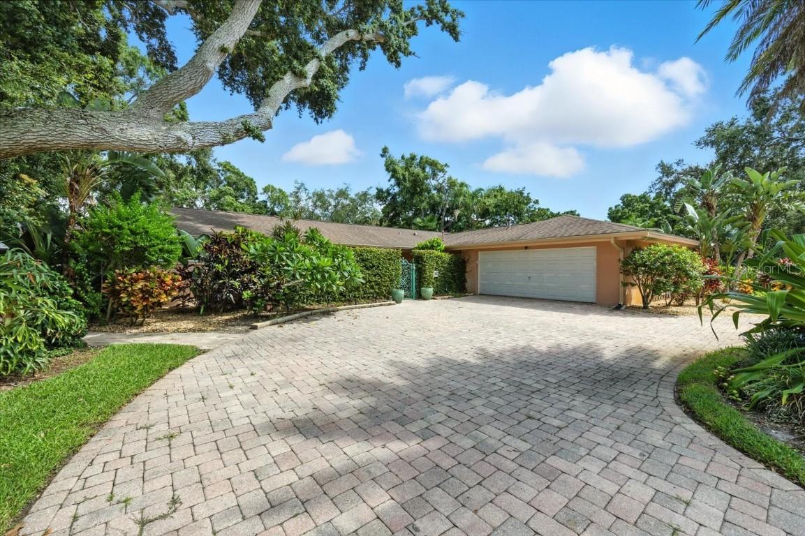 425 Ponce De Leon Blvd., Belleair, FL 33756