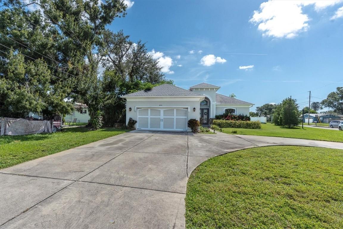 8591 Forsyth Dr., Seminole, FL 33772