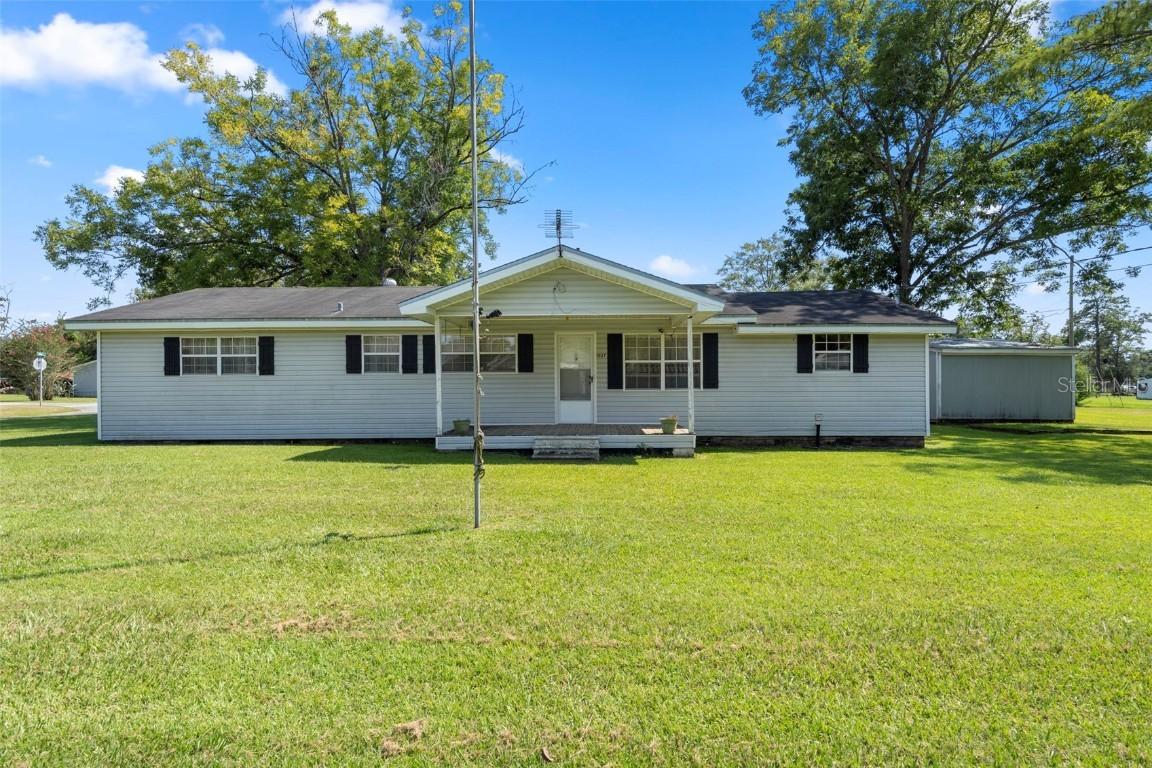 1027 Watford Ave., Graceville, FL 32440