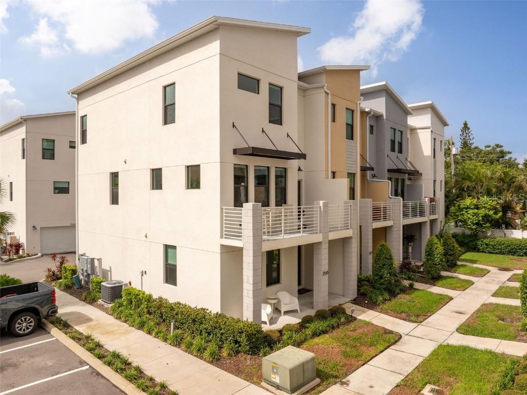2565 12th Pl., St Petersburg, FL 33713