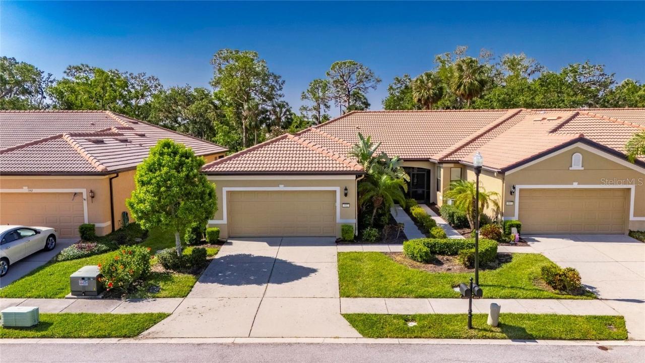 402 Seneca Falls Dr., Apollo Beach, FL 33572