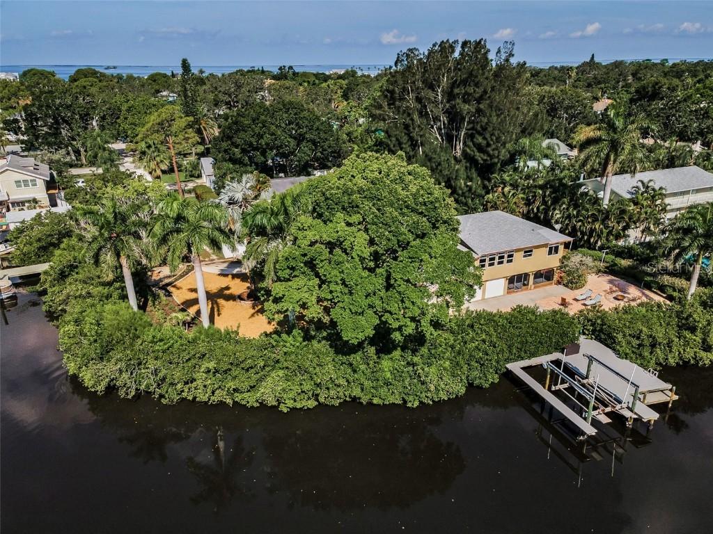 378 Tennessee Ave., Crystal Beach, FL 34681
