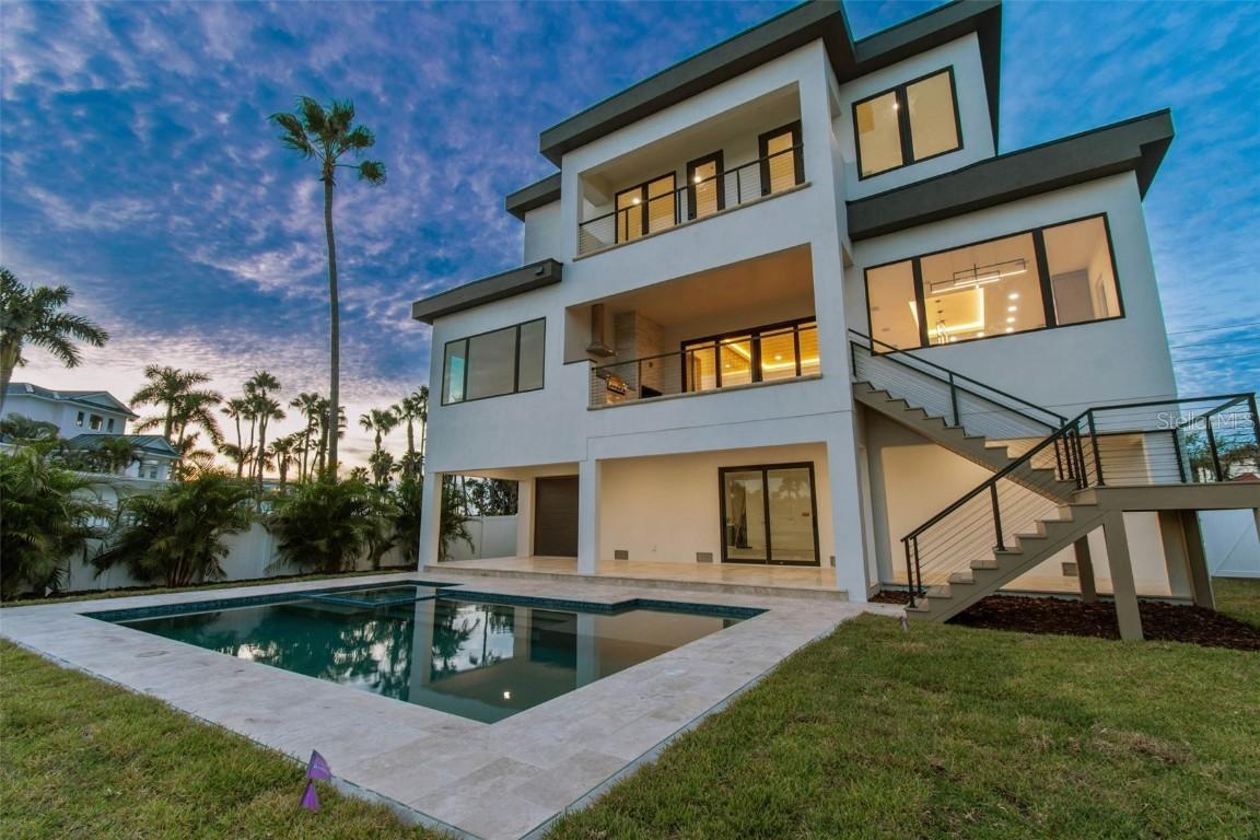 3 Treasure Ln., Treasure Island, FL 33706