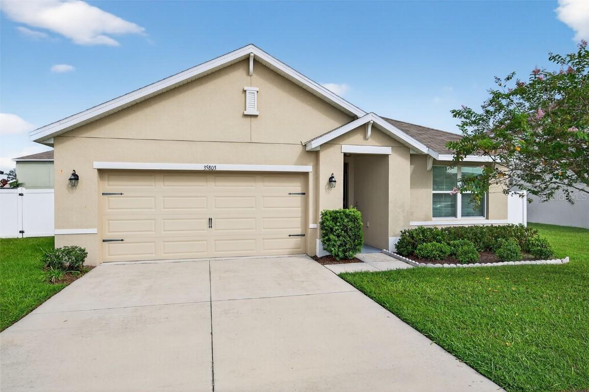 35803 Hillbrook Ave., Zephyrhills, FL 33541