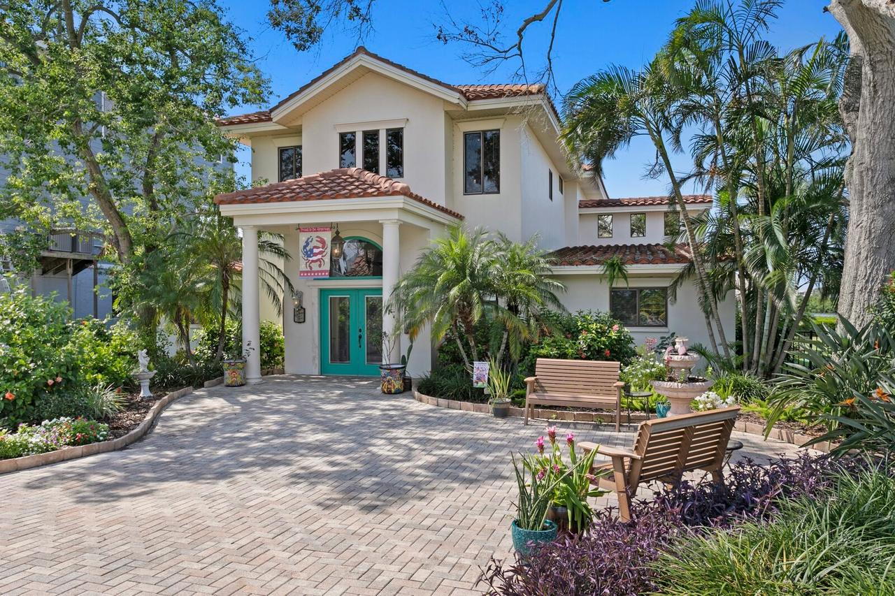 1632 Sea Breeze Dr., Tarpon Springs, FL 34689