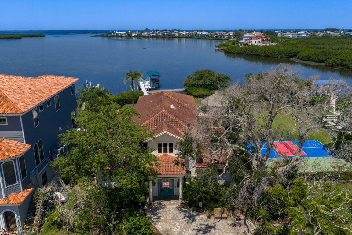 1632 Sea Breeze Dr., Tarpon Springs, FL 34689