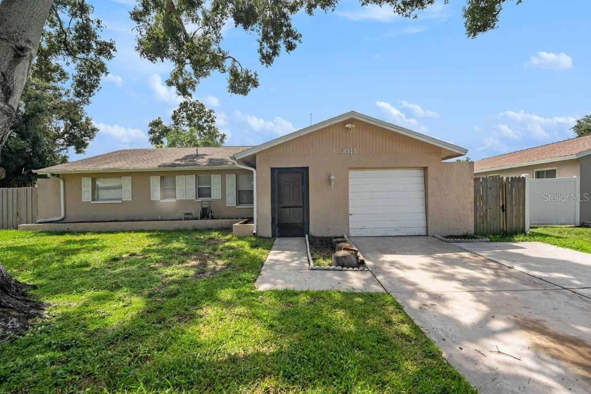 8913 90th Way, Seminole, FL 33777