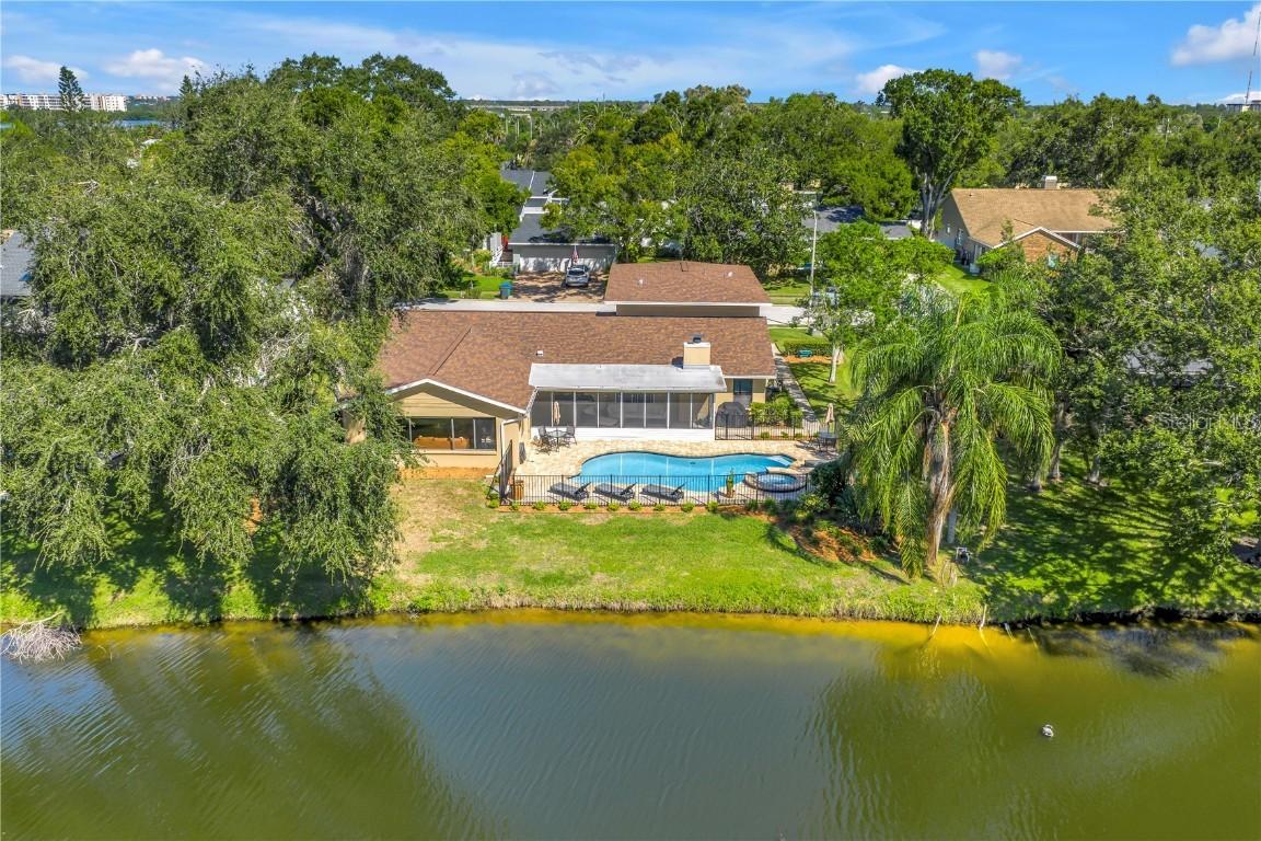 8950 Baywood Park Dr., Seminole, FL 33777