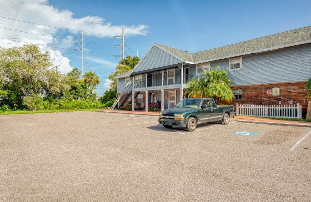200 Country Club Dr. #903, Largo, FL 33771