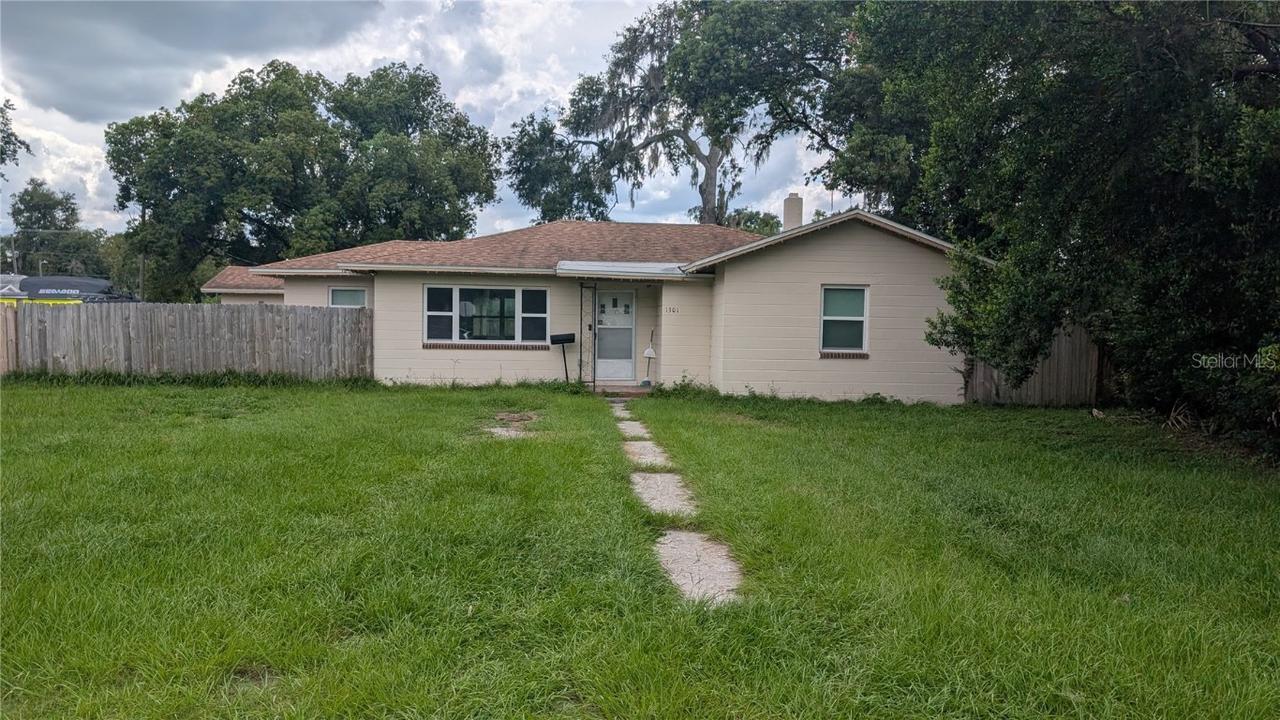 1301 N Barnes St., Plant City, FL 33563