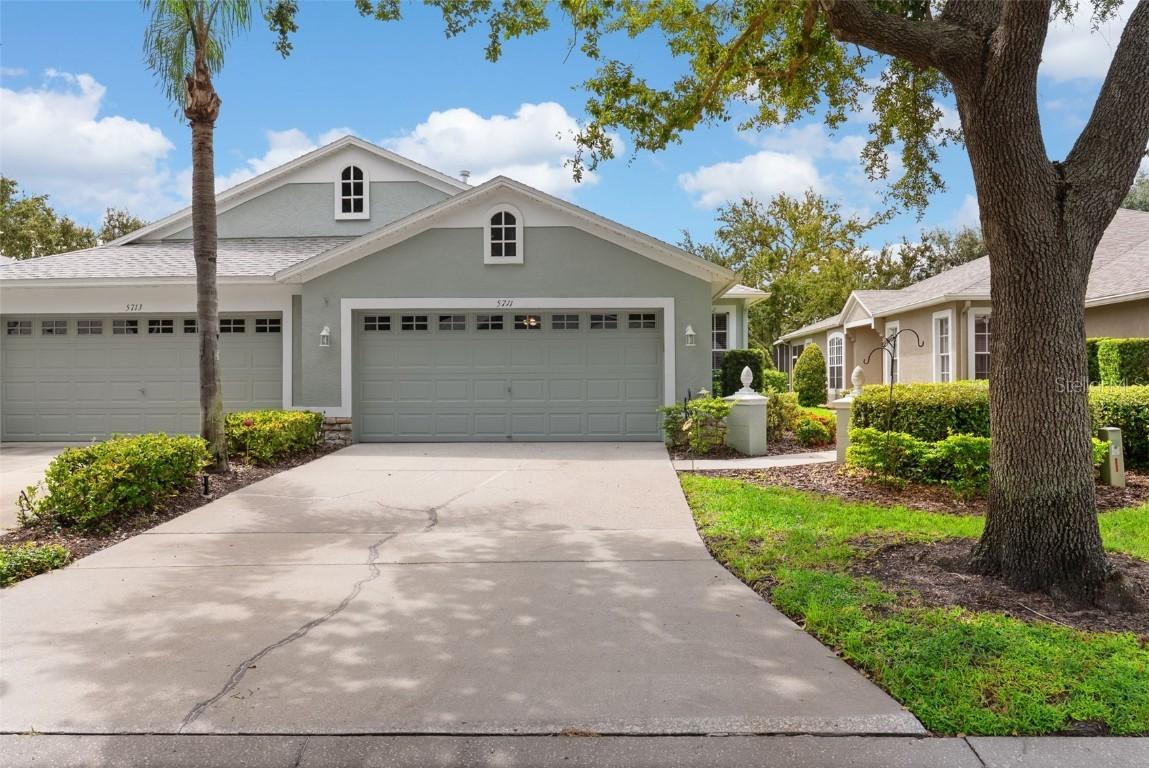 5711 Heronpark Pl., Lithia, FL 33547