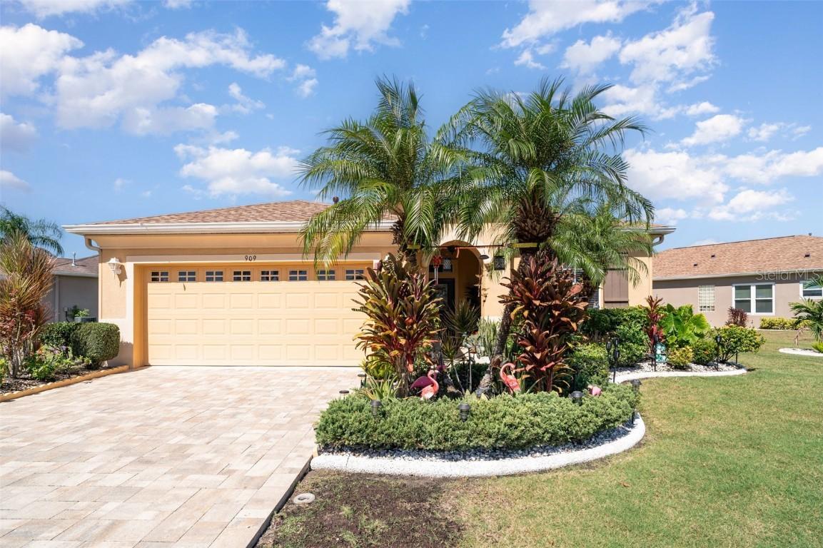 909 Regal Manor Way, Sun City Center, FL 33573