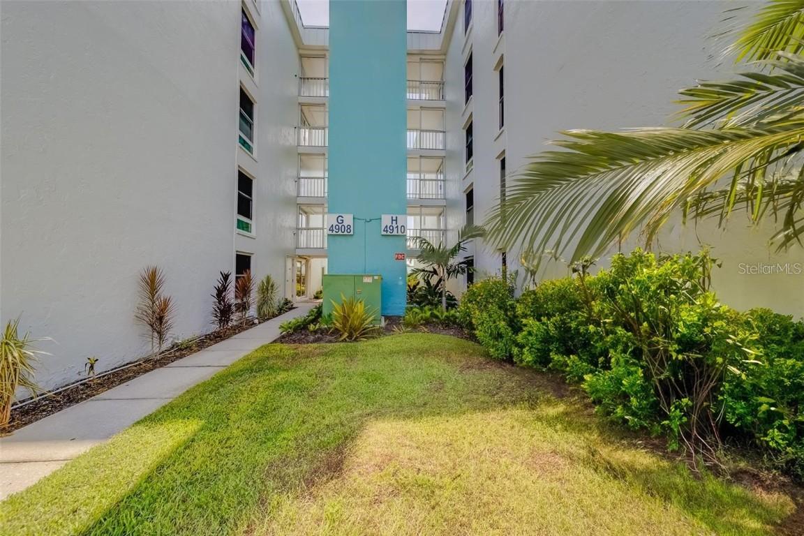 4910 38th Way #111, St Petersburg, FL 33711