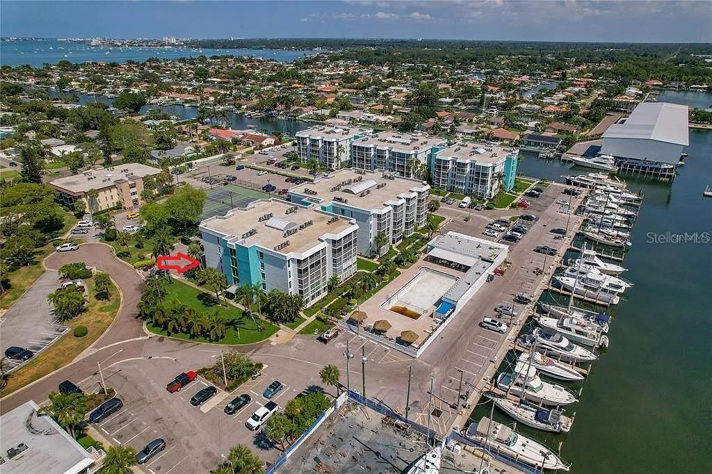 4910 38th Way #111, St Petersburg, FL 33711