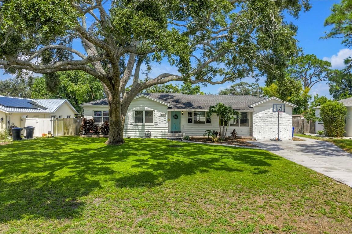 2421 Covina Way, St Petersburg, FL 33712