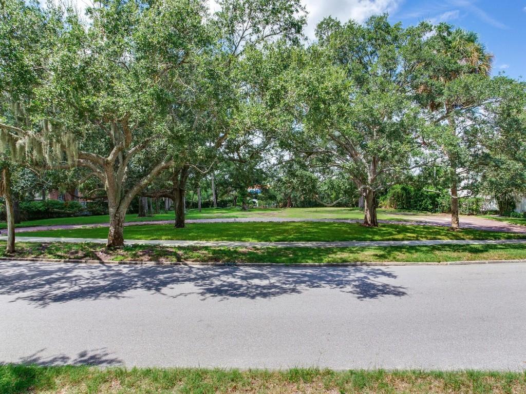 5001 S Shore Crest Cir., Tampa, FL 33609