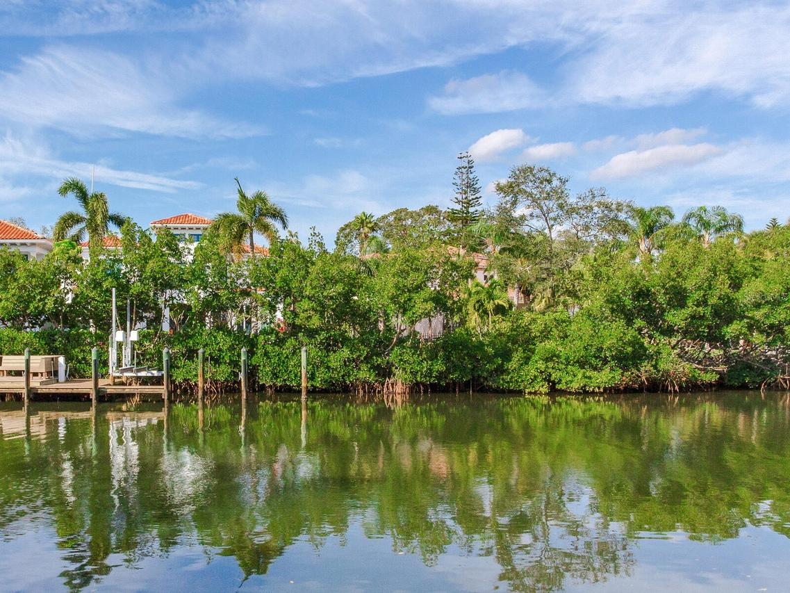 5001 S Shore Crest Cir., Tampa, FL 33609