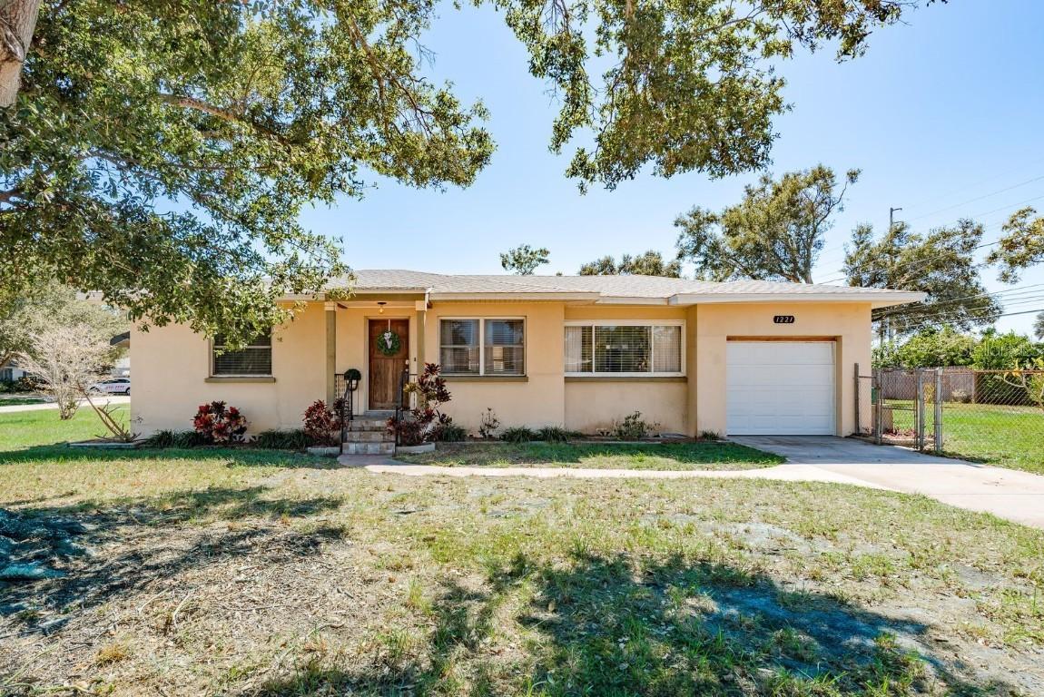 1221 Woodlawn St., Clearwater, FL 33756