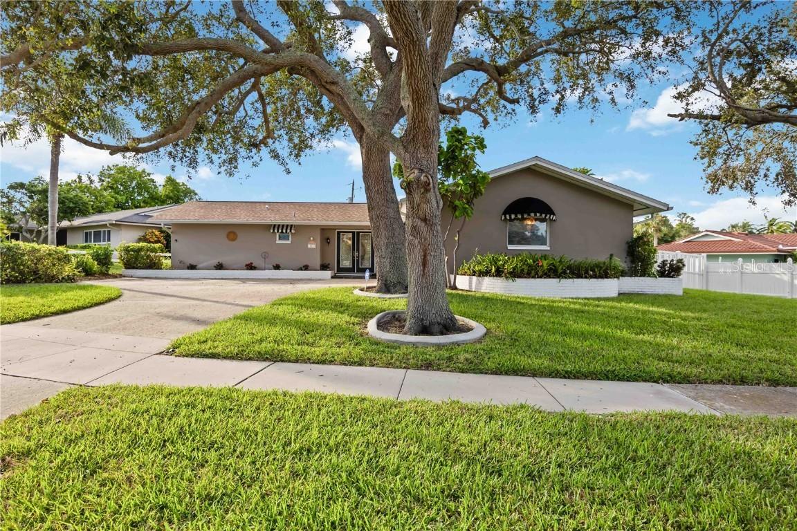 14039 Leeward Dr., Seminole, FL 33776