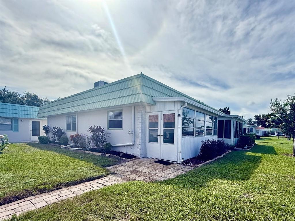 1802 Bedford Ln. #7, Sun City Center, FL 33573