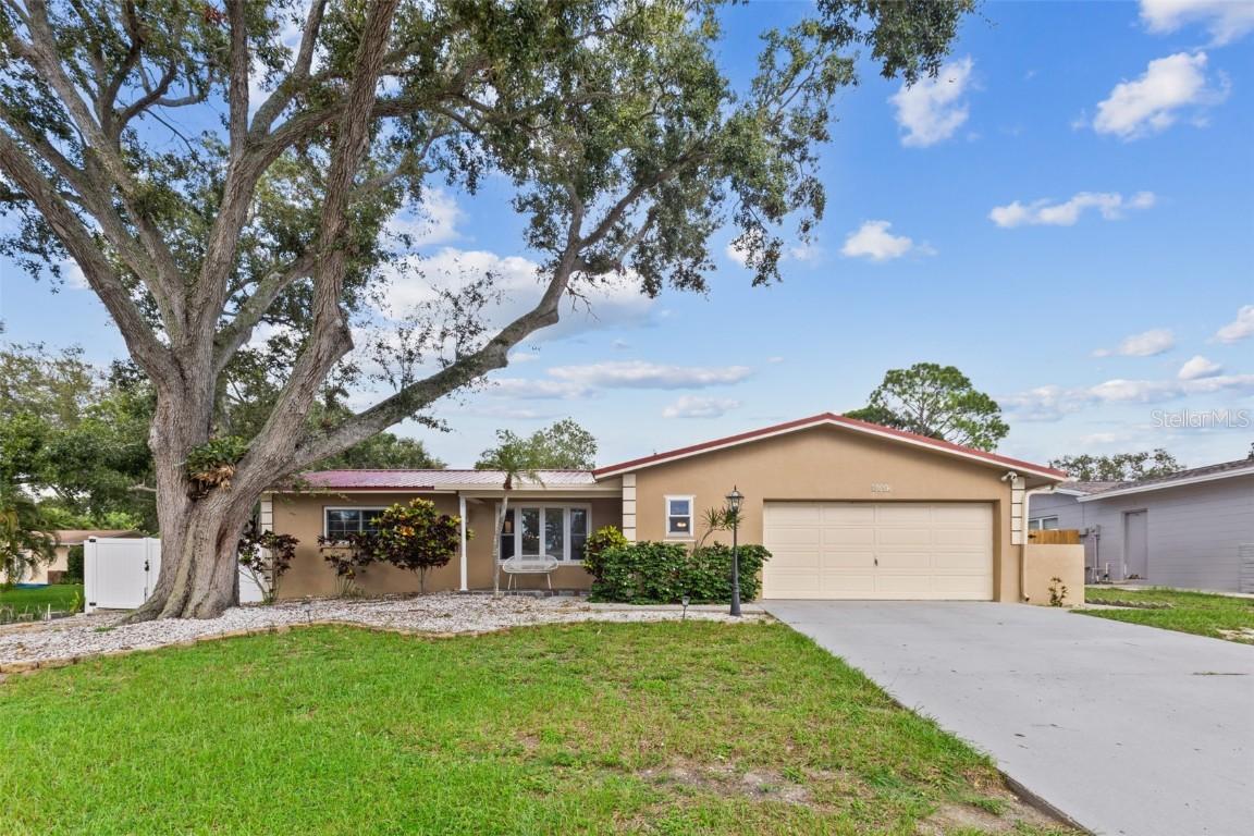 8667 139th St., Seminole, FL 33776