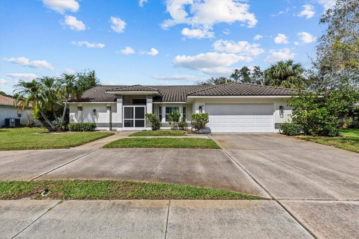 913 Oakview Rd., Tarpon Springs, FL 34689