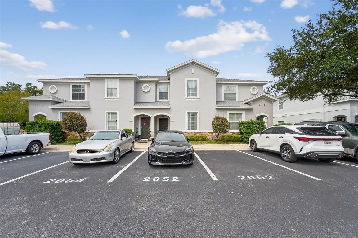 2052 Greenwood Valley Dr., Plant City, FL 33563