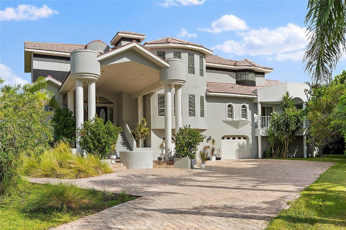 608 Columbus Dr., Tierra Verde, FL 33715