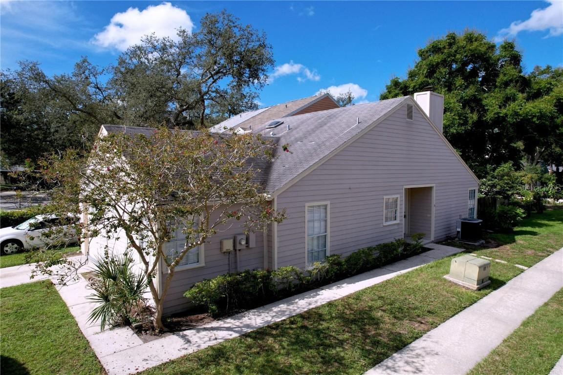 9476 Forest Hills Pl., Tampa, FL 33612