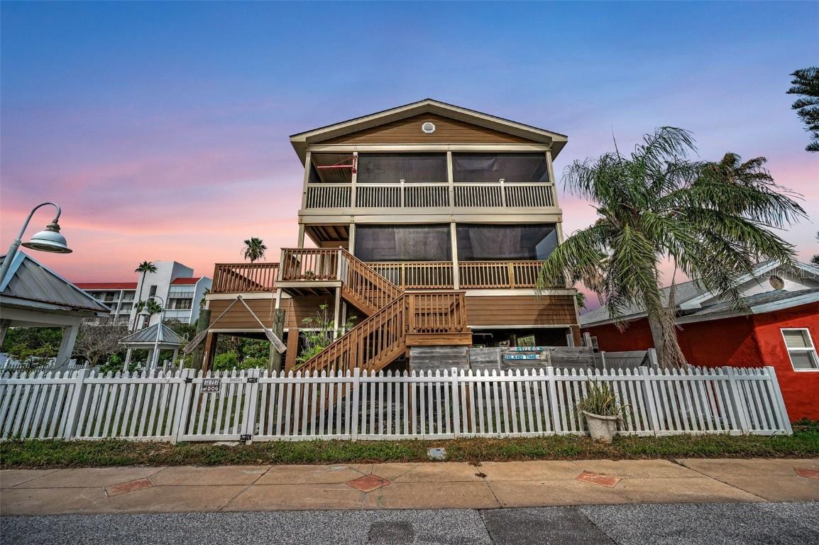 19105 Whispering Pines Dr., Indian Shores, FL 33785