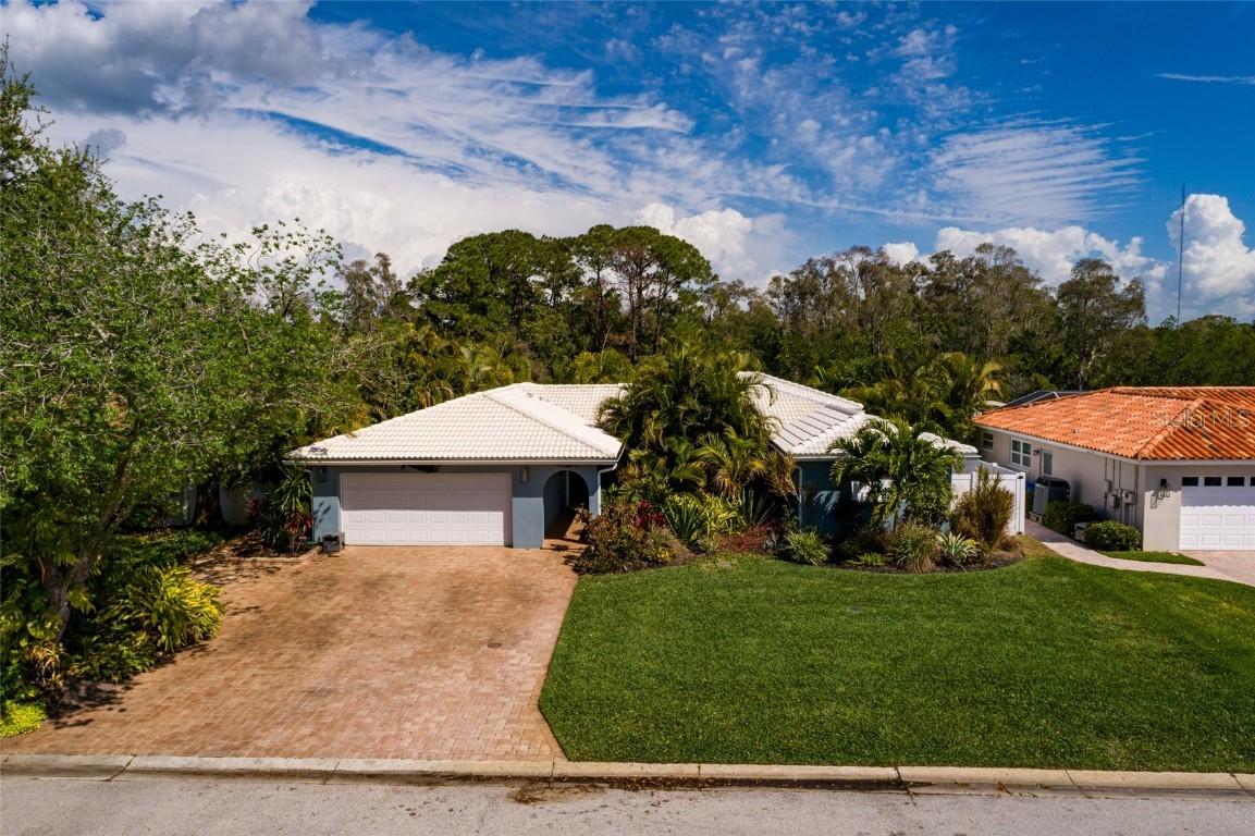 9723 Oak St., St Petersburg, FL 33702