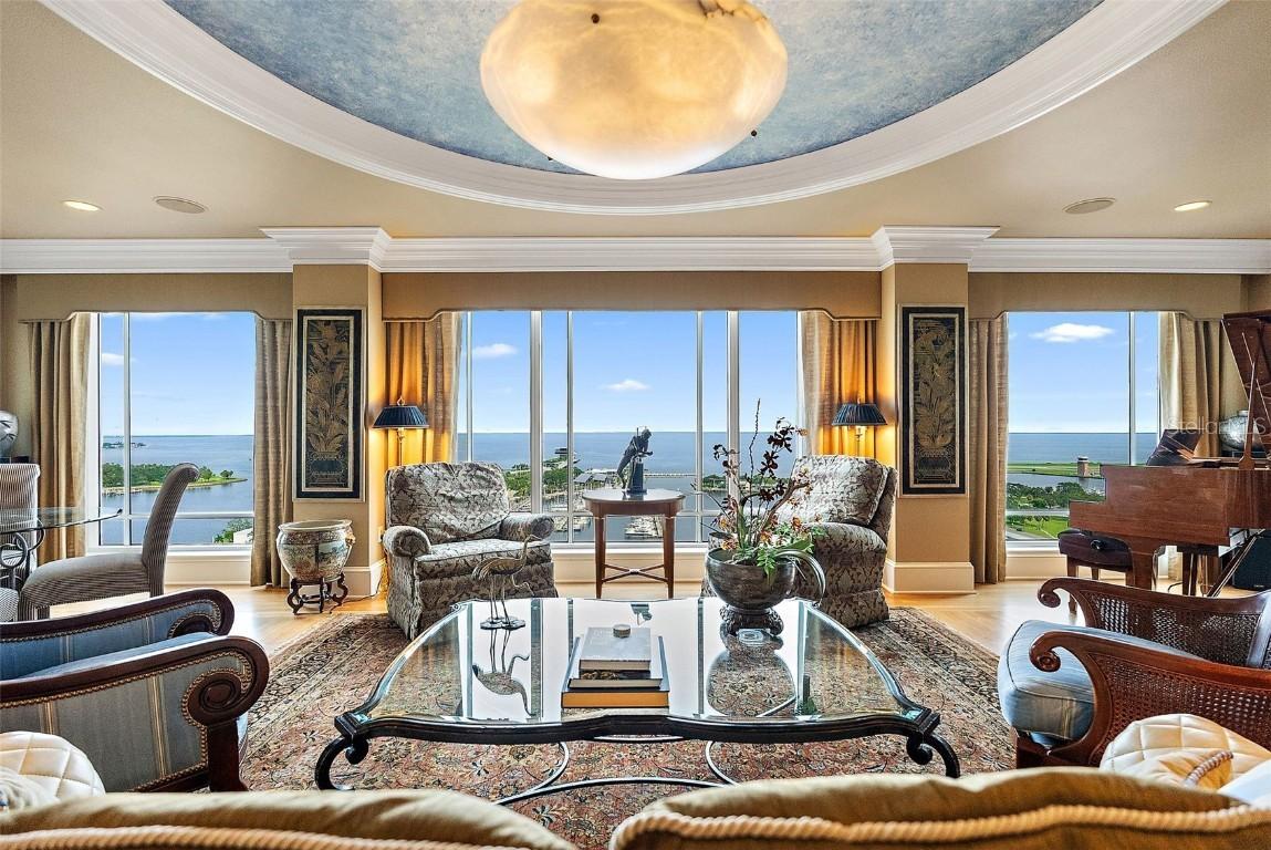 100 Beach Dr. #1902, St Petersburg, FL 33701