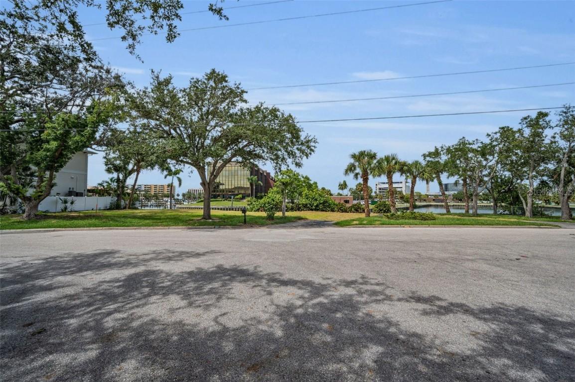 56 Sandpiper Rd., Tampa, FL 33609