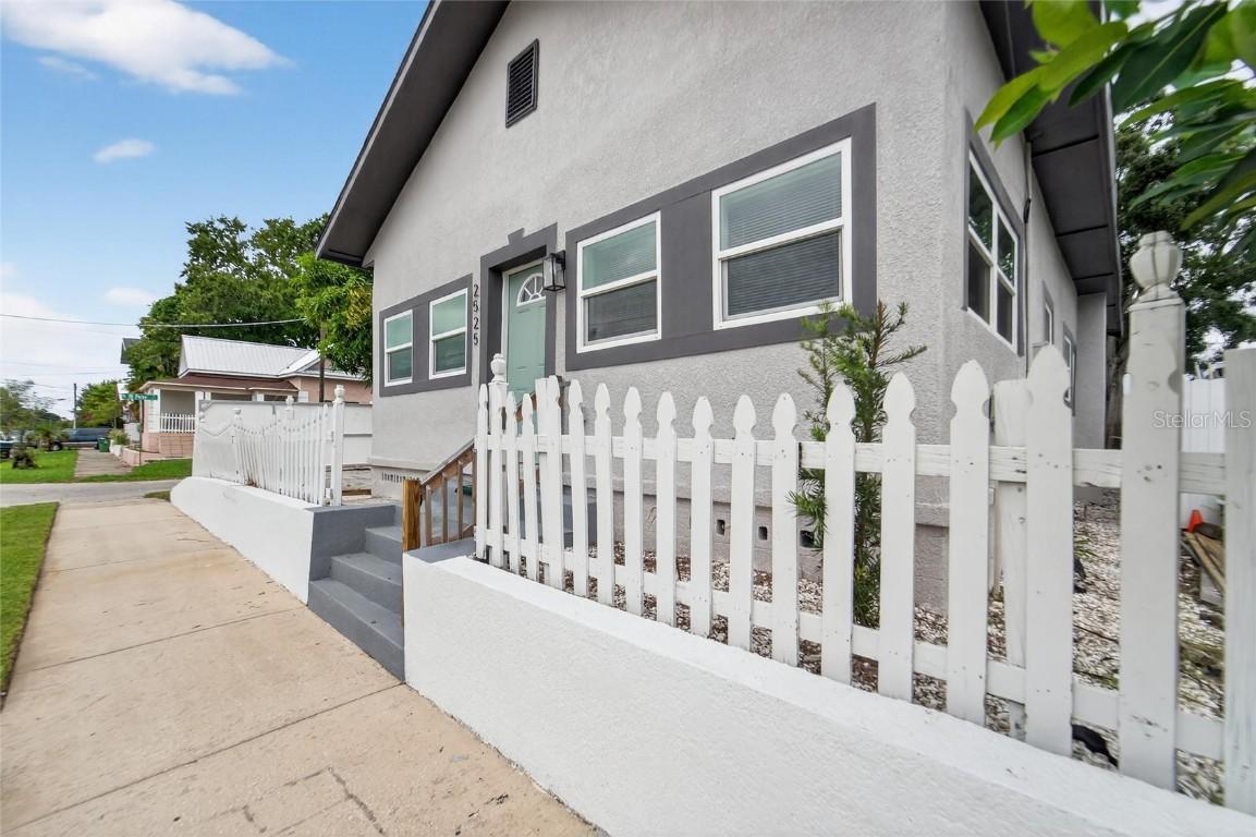 2525 W Beach St., Tampa, FL 33607